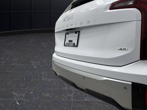 Used 2023 Kia Telluride LX image 33