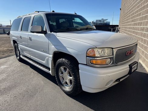 Used 2004 GMC Yukon XL Denali image 3