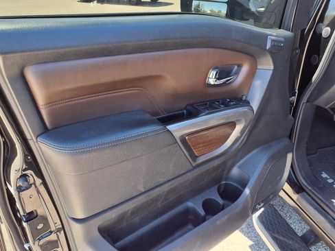 Used 2019 Nissan Titan Platinum Reserve image 4
