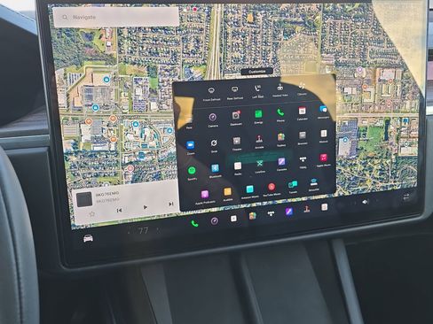 Used 2022 Tesla Model X image 21