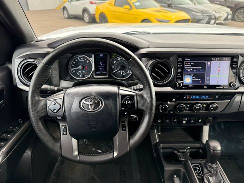 Used 2020 Toyota Tacoma TRD Off-Road w/ TRD Premium Off Road Package image 30
