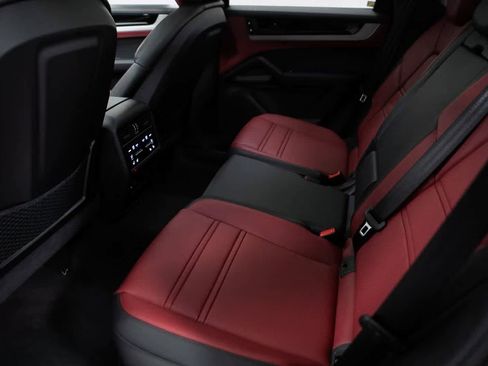 Certified 2025 Porsche Cayenne E-Hybrid AWD/4WD image 37