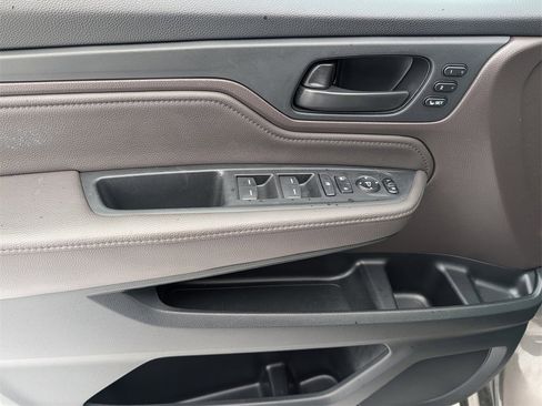 Used 2018 Honda Odyssey Touring image 19