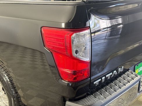 Used 2017 Nissan Titan SV image 35