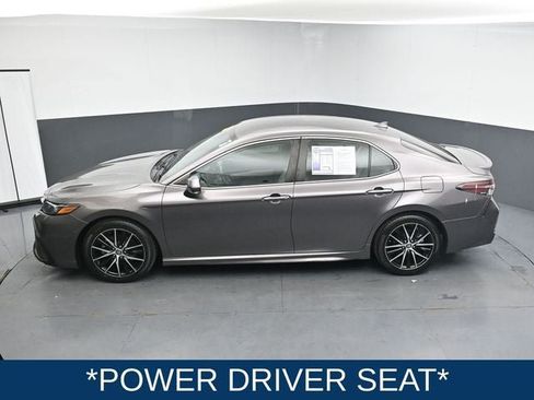 Used 2022 Toyota Camry SE w/ Convenience Package FWD image 21