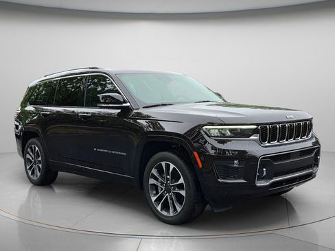 Used 2023 Jeep Grand Cherokee L Overland w/ Advanced Protech Group III AWD/4WD image 9