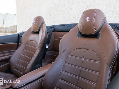 Used 2016 Ferrari California T image 34