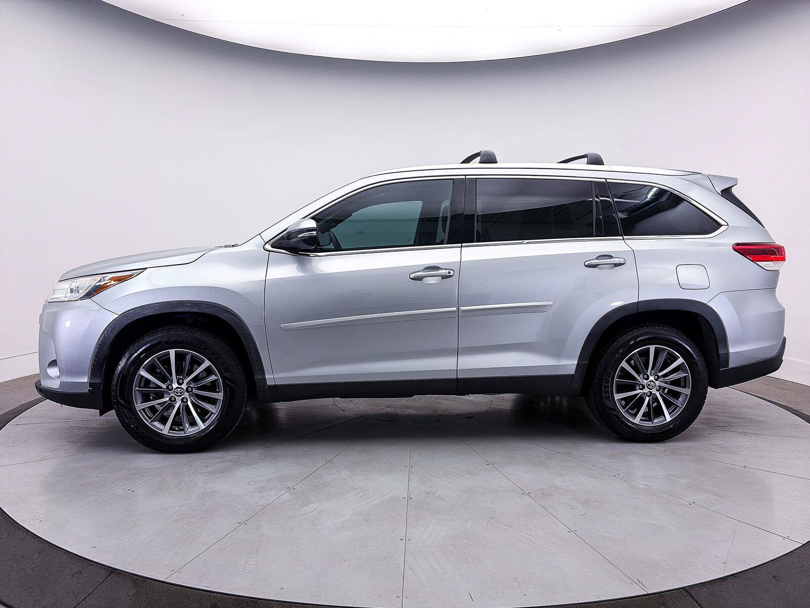 Used 2019 Toyota Highlander XLE FWD image 35