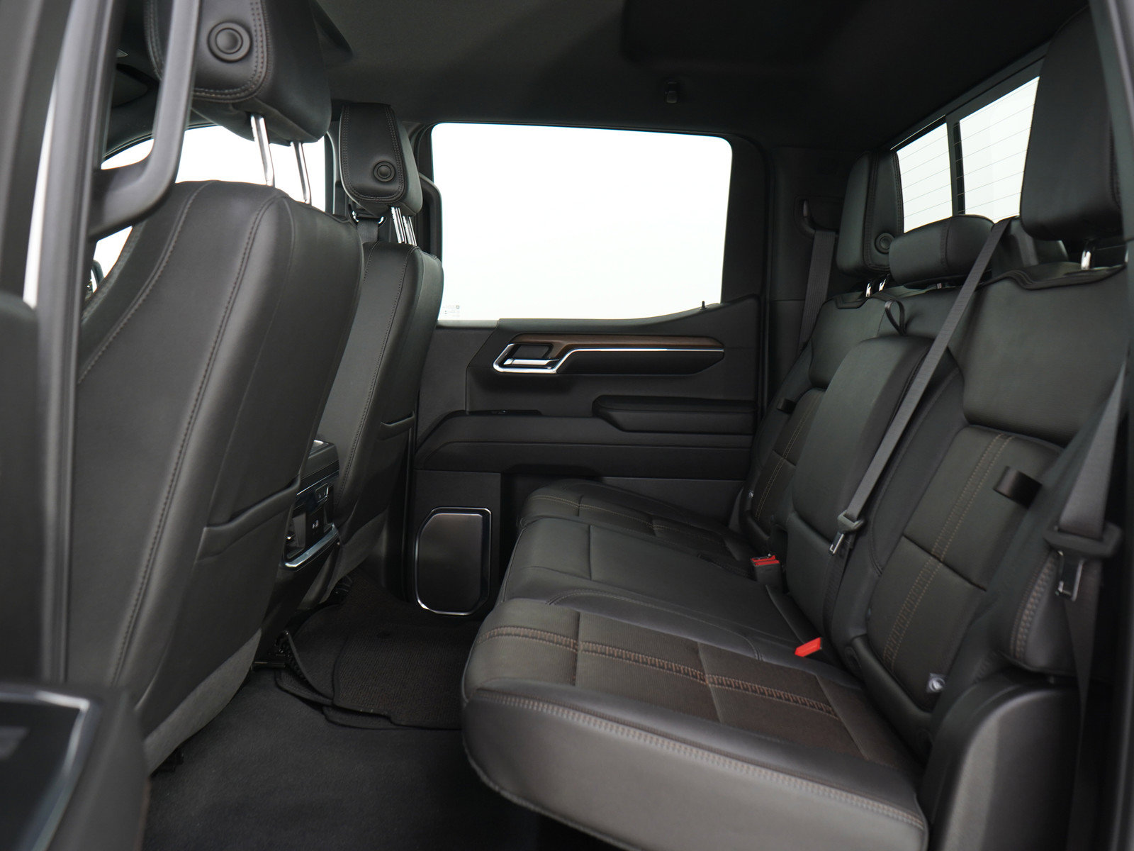 Used 2024 Chevrolet Silverado 1500 High Country w/ Technology Package AWD/4WD image 16