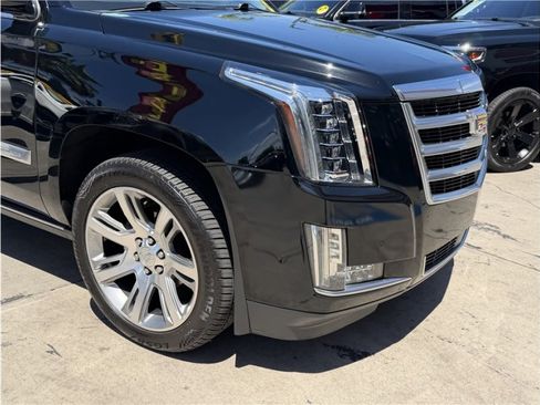 Used 2019 Cadillac Escalade ESV Premium Luxury AWD/4WD image 7