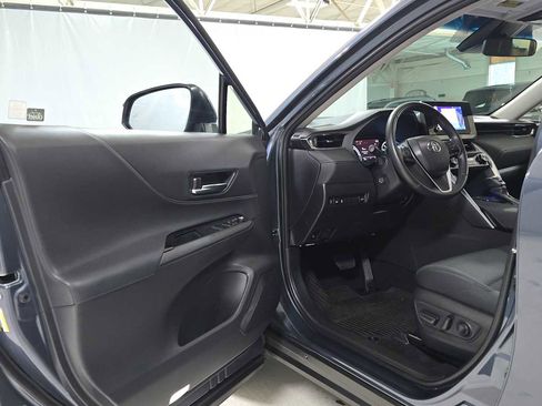 Used 2023 Toyota Venza LE AWD/4WD image 19