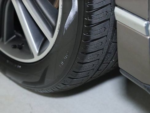 Used 2019 Ford Edge Titanium w/ Equipment Group 301A AWD/4WD image 38