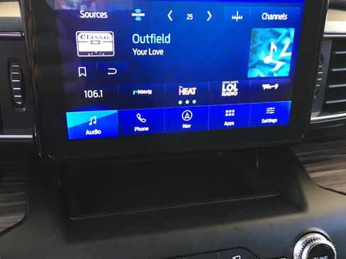 Used 2020 Ford Explorer Limited image 30