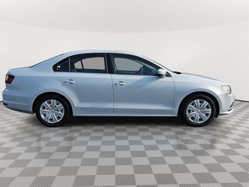 Used 2017 Volkswagen Jetta S image 4