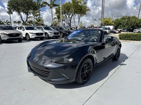 Used 2020 MAZDA MX-5 Miata Sport RWD image 9