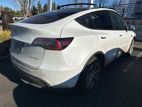 Used 2022 Tesla Model Y Long Range image 4