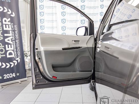 Used 2012 Toyota Sienna LE FWD image 29