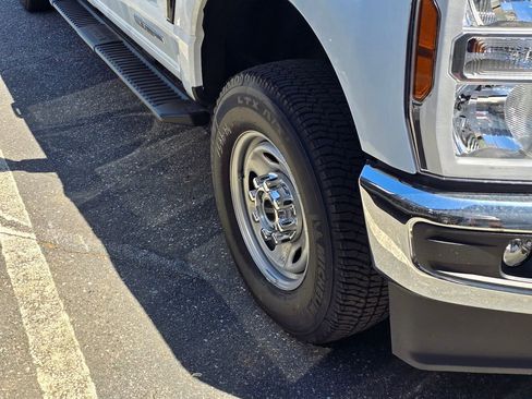 New 2025 Ford F250 XL w/ FX4 Off-Road Package AWD/4WD image 5