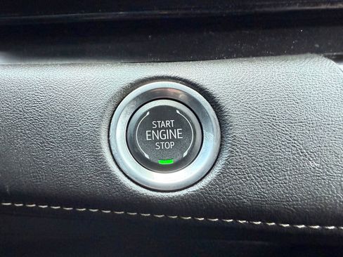 Certified 2024 Cadillac Escalade Premium Luxury AWD/4WD image 37