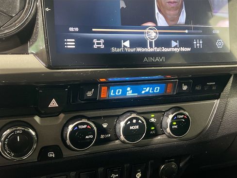 Used 2016 Toyota Tacoma TRD Sport w/ Premium & Technology Package image 27