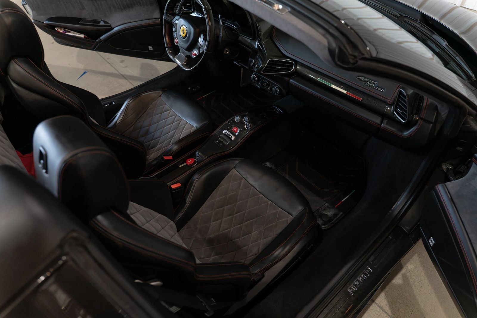 Used 2013 Ferrari 458 Spider RWD image 35