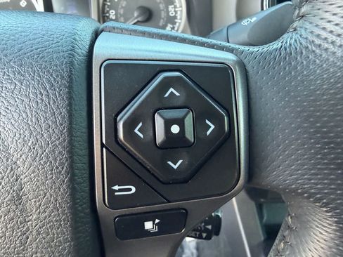 Used 2020 Toyota Tacoma SR5 RWD image 23