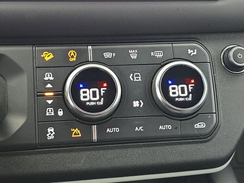 Used 2024 Land Rover Defender 110 SE image 23