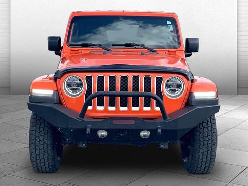 Used 2018 Jeep Wrangler Unlimited Sahara AWD/4WD image 2