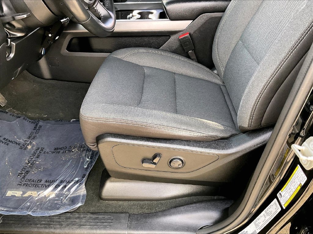 Used 2024 RAM 1500 Big Horn AWD/4WD image 32