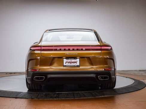 Used 2025 Porsche Panamera image 8