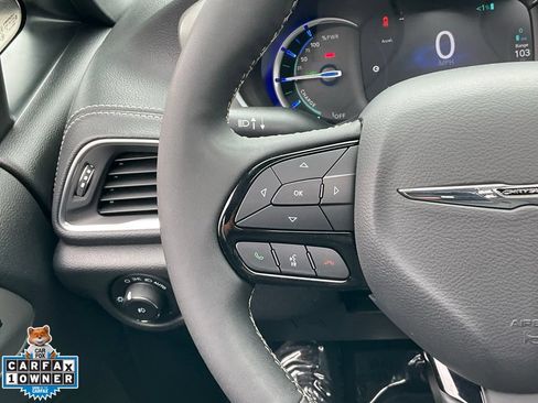 Used 2023 Chrysler Pacifica Limited w/ Uconnect Theater Family Group FWD image 42