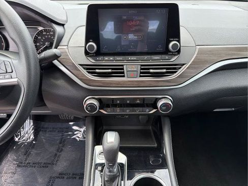Certified 2023 Nissan Altima 2.5 SV FWD image 16