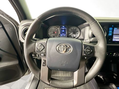 Used 2017 Toyota Tacoma TRD Sport w/ Tow Package (A/T) AWD/4WD image 16