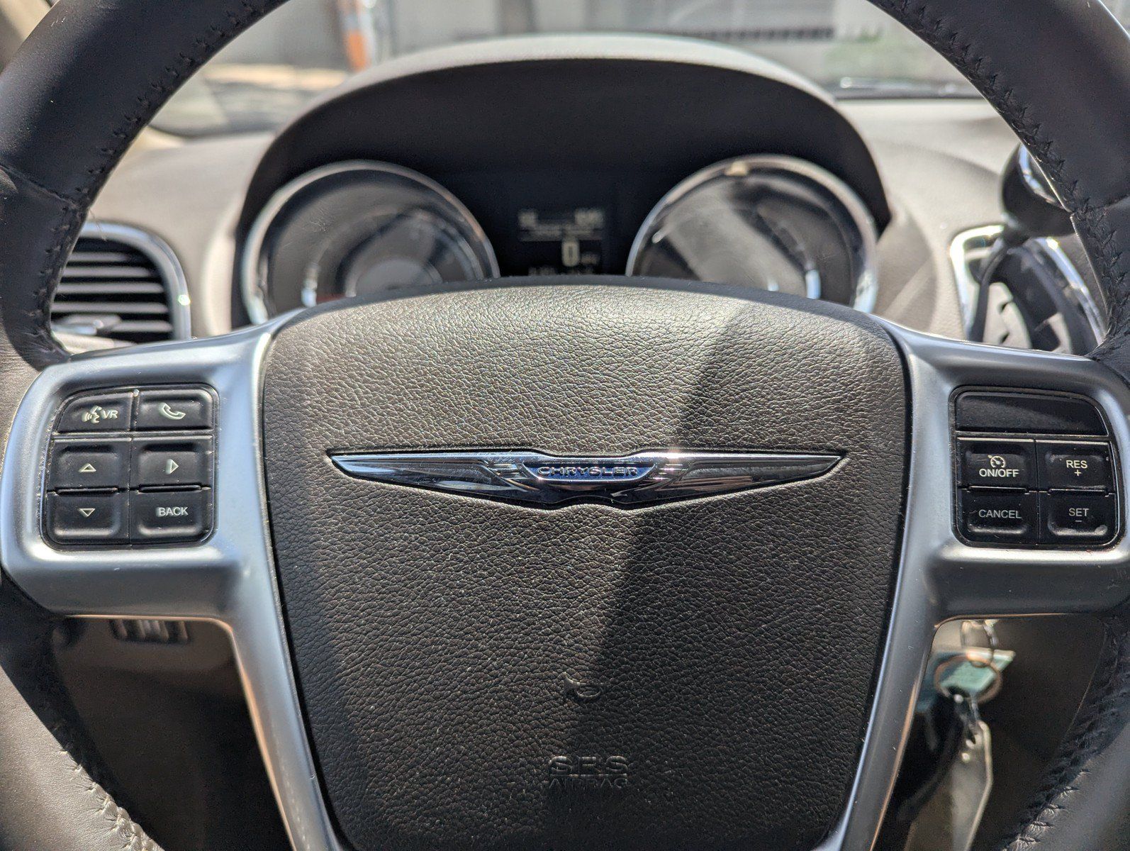 Used 2013 Chrysler Town & Country Touring FWD image 12