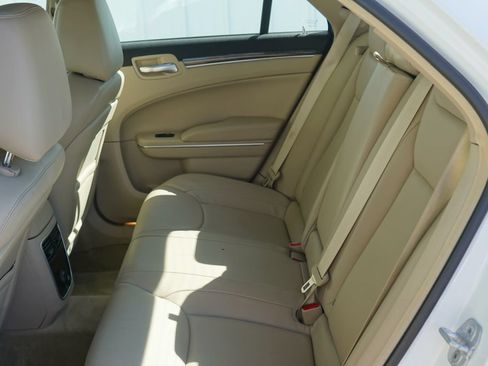 Used 2013 Chrysler 300 AWD w/ Driver Convenience Group image 28