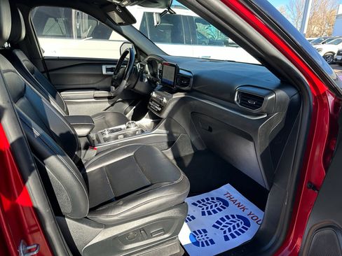 Used 2020 Ford Explorer XLT w/ Equipment Group 202A image 14