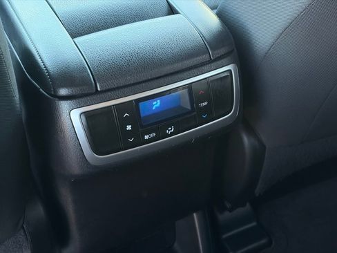 Used 2017 Toyota Highlander LE image 22