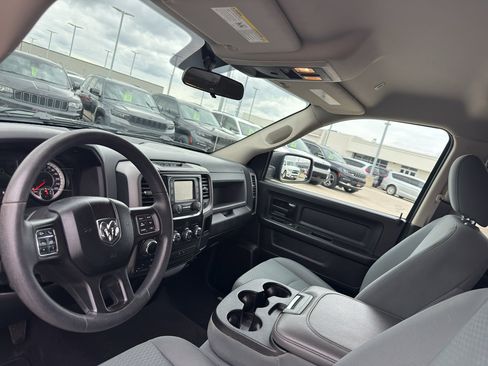 Used 2018 RAM 1500 Express AWD/4WD image 25