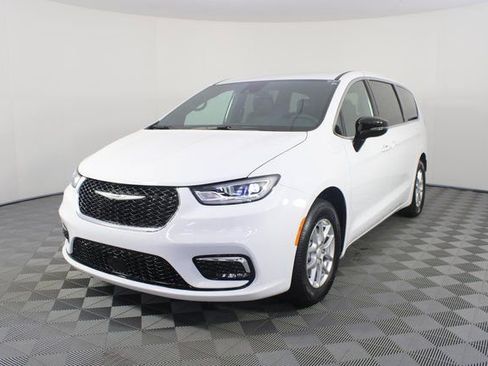 New 2026 Chrysler Pacifica Select image 24