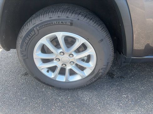 Used 2021 Jeep Grand Cherokee Laredo X RWD image 10
