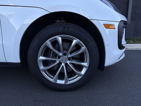 Certified 2025 Porsche Macan image 39