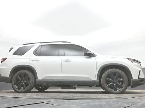 Used 2025 Honda Pilot Black Edition image 37
