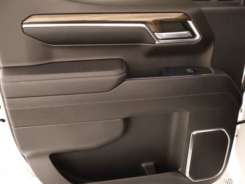 Used 2023 Chevrolet Silverado 1500 RST AWD/4WD image 17