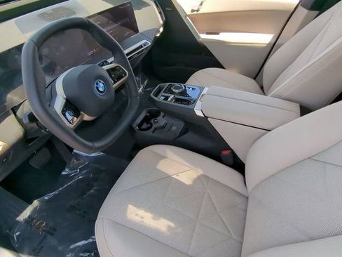 Used 2025 BMW iX xDrive50 AWD/4WD image 17