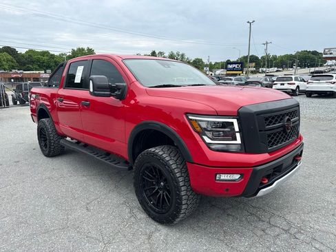 Used 2023 Nissan Titan PRO-4X w/ Pro-4x Convenience Package AWD/4WD image 7