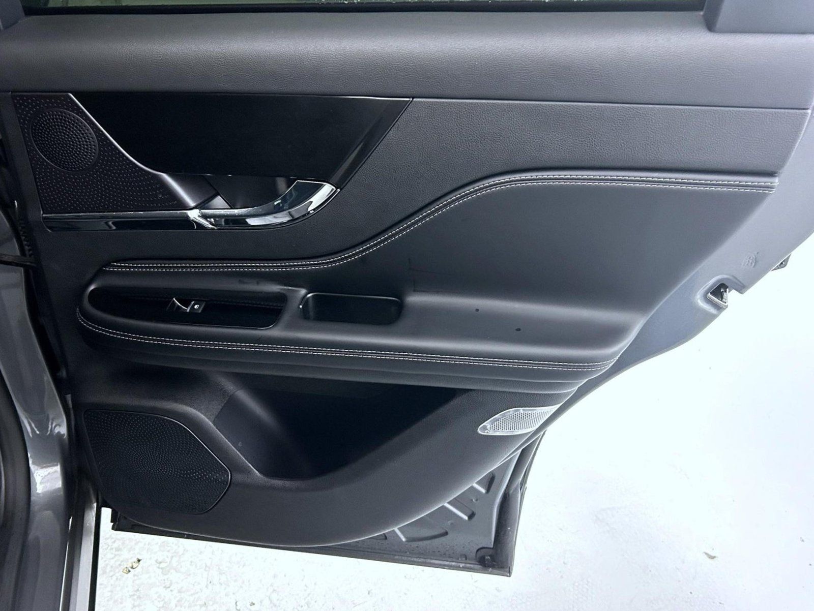 Used 2024 Lincoln Corsair AWD w/ Equipment Group 101A image 17