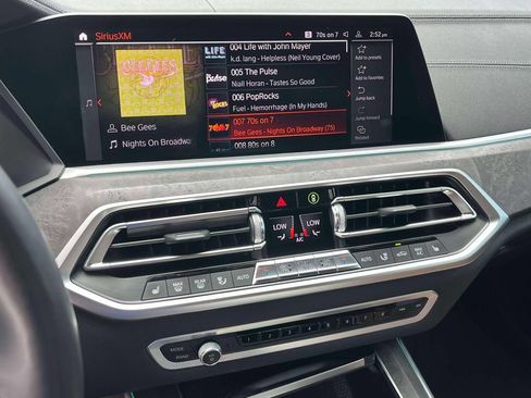 Used 2021 BMW X5 xDrive40i w/ M Sport Package AWD/4WD image 34