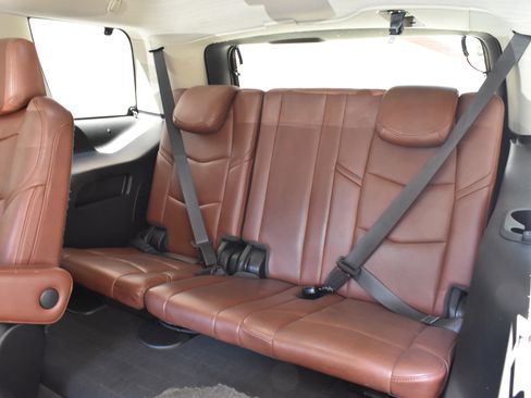 Used 2019 Cadillac Escalade Luxury image 24