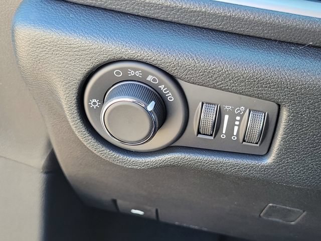 New 2027 Chrysler Pacifica Select FWD image 8