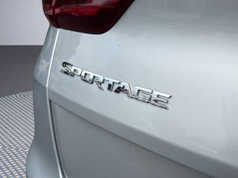 Used 2020 Kia Sportage LX AWD/4WD image 6